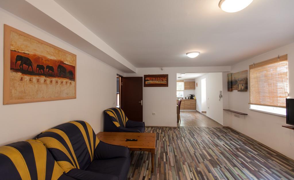 Matei Basarab Private Apartments Braşov Kamer foto